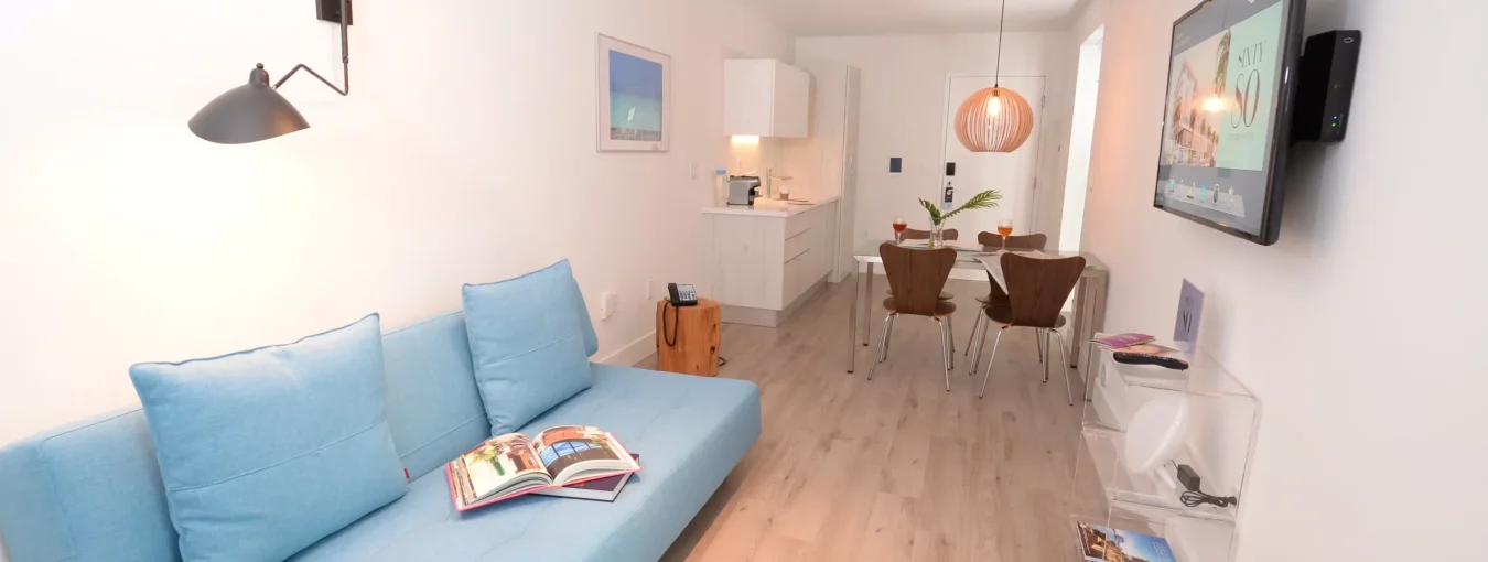Urban 2 bedroom suite with standing balcony 4
