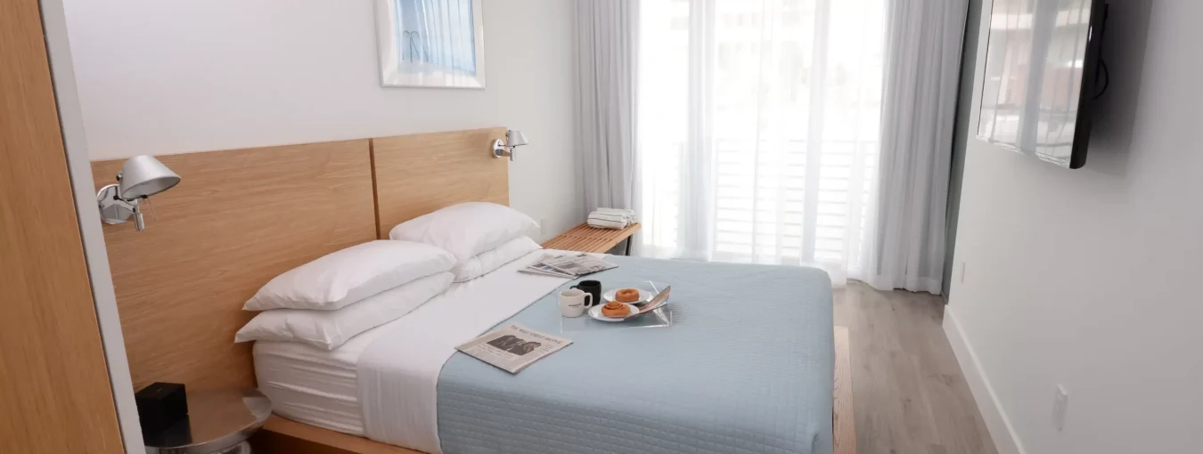 Urban 2 bedroom suite with standing balcony 5